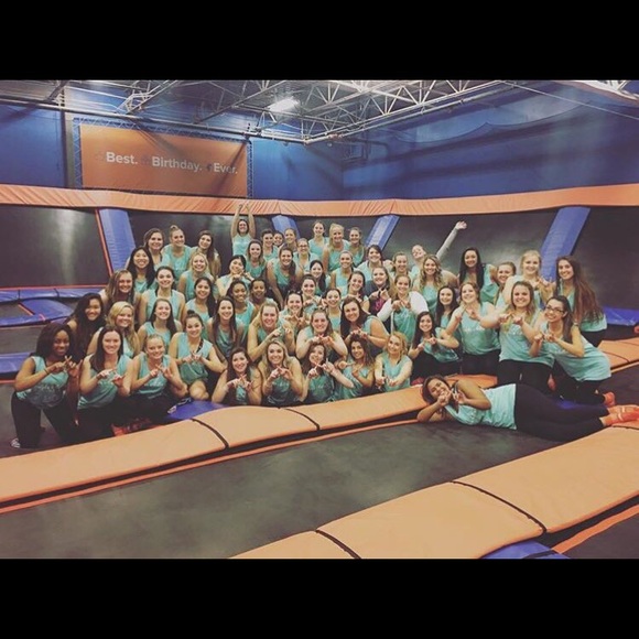 Meet your Posher, Cedes - Picture 3 of 8